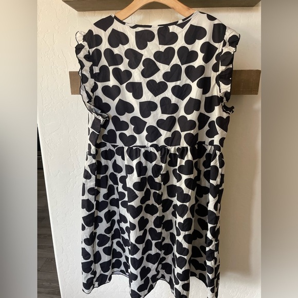 Emery Rose| Novelty Print, HEART print Mini Dress in Black & White•••Babydoll - Picture 4 of 10